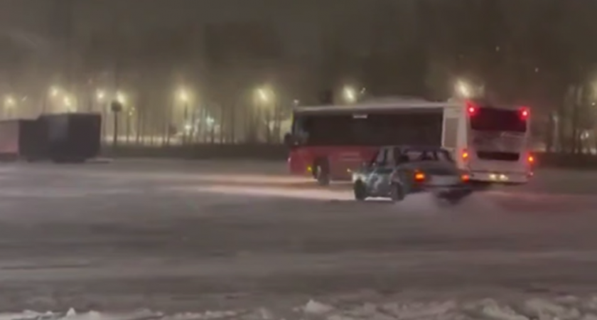 Водителя владимирского автобуса оштрафуют за дрифт на парковке гипермаркета