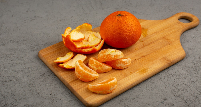 Не выбрасывайте мандариновые корки: есть рецепт напитка, который поможет вам после новогодних праздников