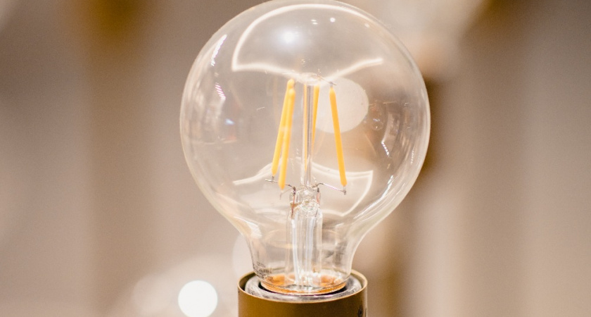 Электричество отключат в десятках деревень Александровского района