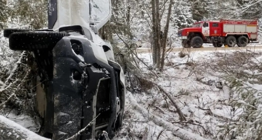 Легковушка перевернулась на трассе в Петушинском районе