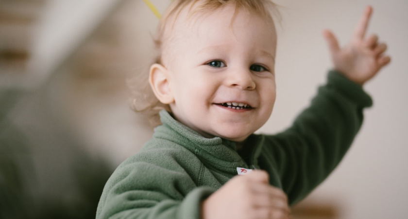 Имя-легенда, которое носил король: означает "сильный мужчина" и популярно как в Европе, так и в России