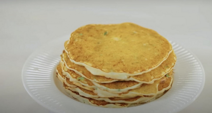 Превращаем кефир и сыр в идеальные блинчики: быстрый рецепт завтрака от известного шефа Константина Ивлева