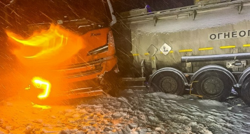 Две фуры съехали в кювет на трассе М-7 под Владимиром