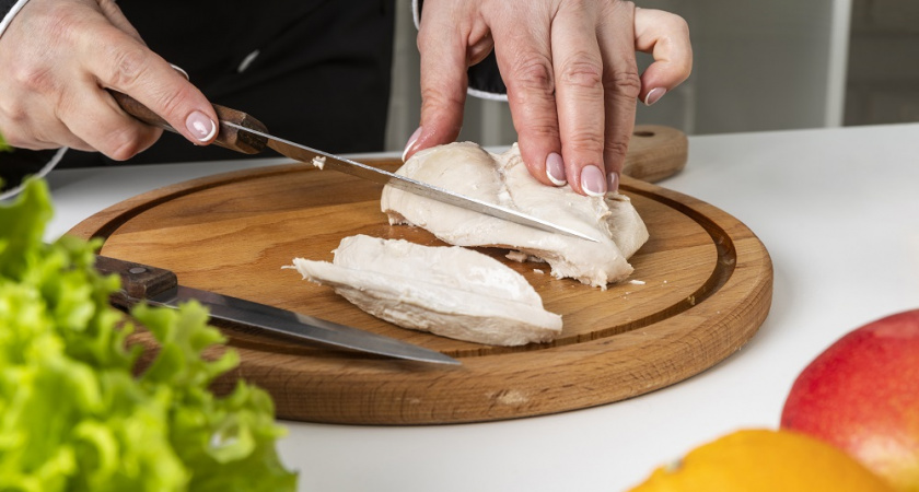 Курица с ананасами и сыром: необычный рецепт на Новый год