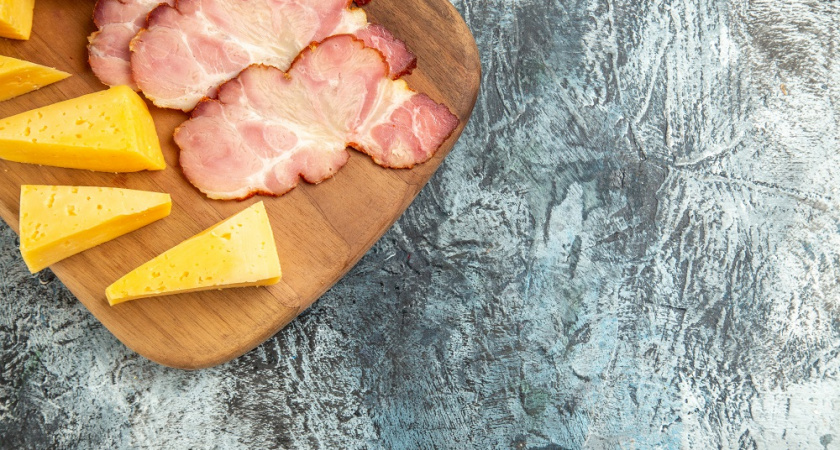 Мраморная нарезка к празднику - рецепт зельца из свиных ушей и окорочков