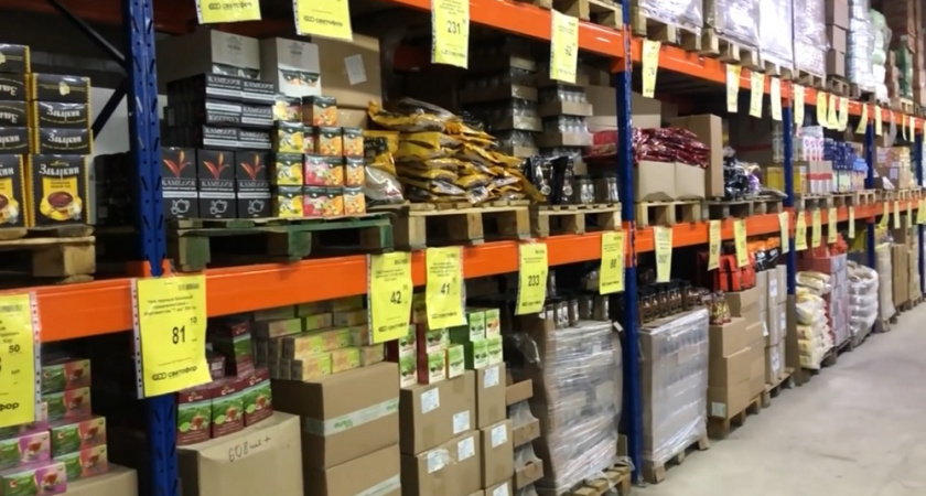 Что купить в "Светофоре" к праздникам: отличные находки среди сладостей, консервов и не только