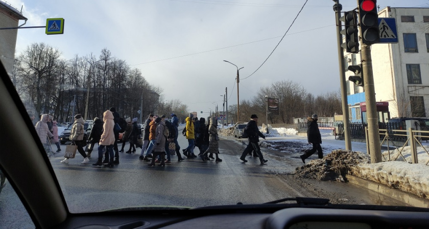 Шаг на "зебру" больше не аргумент. Четкие правила, когда водитель обязан уступать дорогу пешеходу