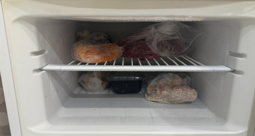 Смазываем морозилку этим средством — и ледяная «шуба» больше не намерзает
