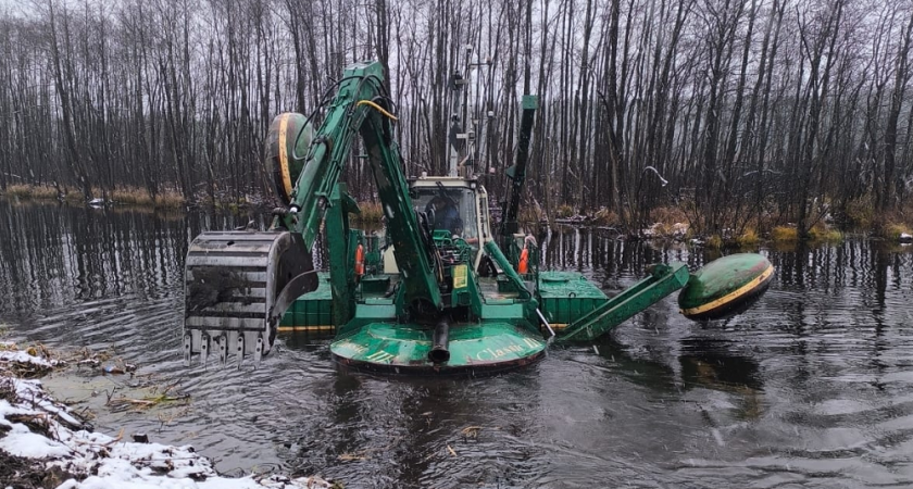 Реку Колпь начали очищать от многолетнего ила