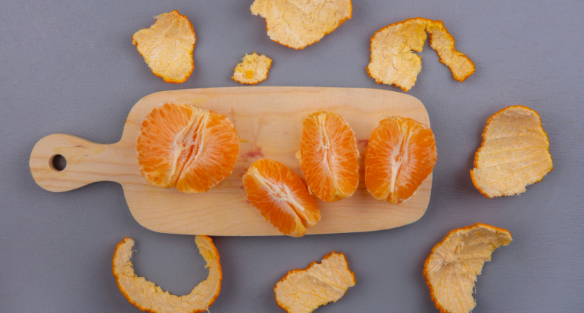 Заливаю мандариновые корки уксусом — и всю зиму не нарадуюсь своей хитрости: старый бабушкин способ 