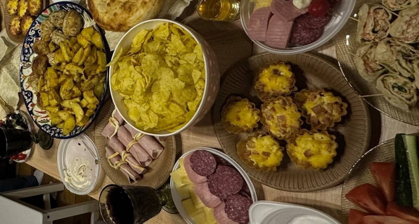 Осторожно, Новый год! В Роскачестве раскрыли главные опасности новогоднего стола - как не отравиться?