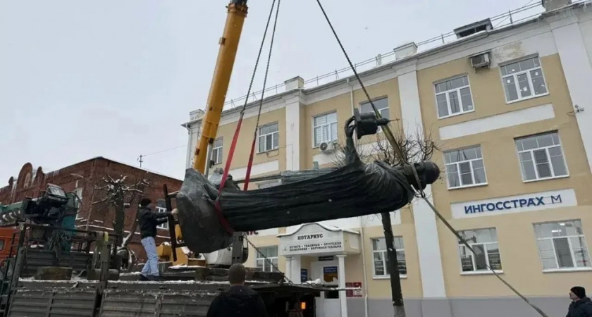 Во Владимире начали устанавливать памятник Юрию Долгорукому