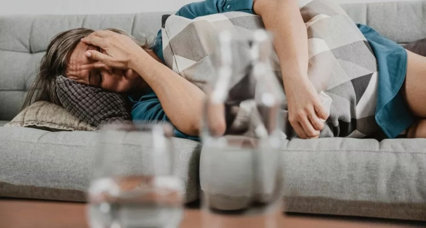 Только не аспирин: врачи раскрыли, как "защитить" себя от тяжелого похмелья - запомните эти советы