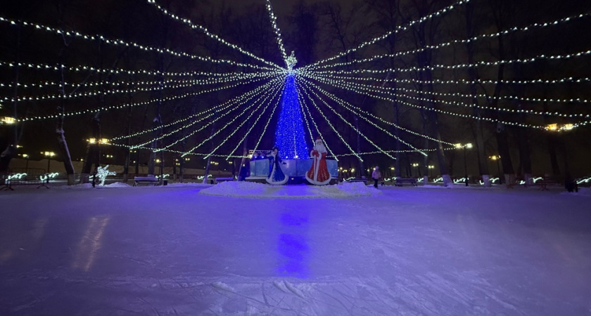 На главной площади Владимира открылся новогодний каток