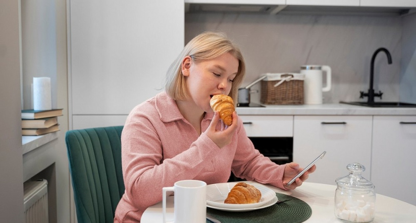 Кардиолог назвала самый опасный для сердца продукт: мы едим его каждый день, даже не подозревая о вреде