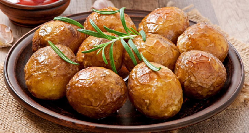 Гарнир, который готовится сам: как я запекаю картофель в пергаментном конверте