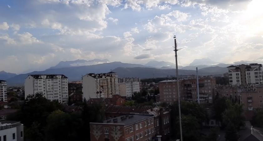 Этот город обошёл столицы по популярности: россияне едут сюда за жизнью среди гор, вкусной едой и адекватными ценами