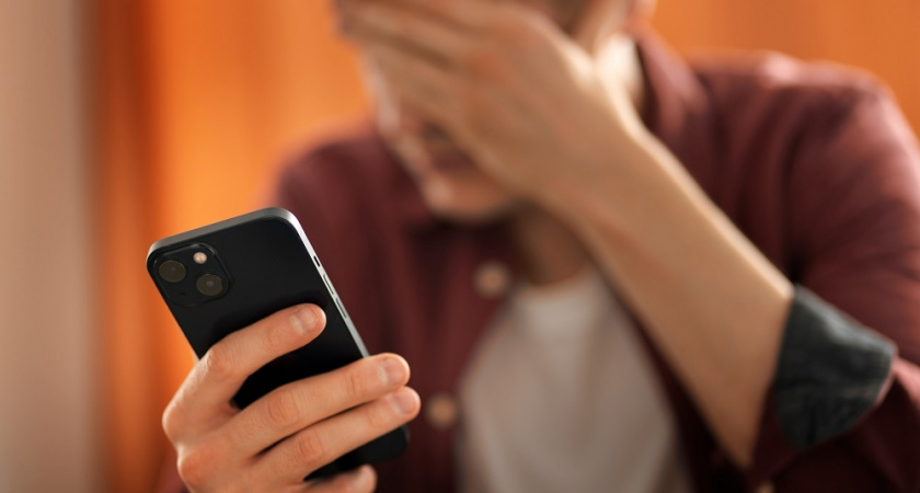 В Роскачестве предупредили об опасности ряда новогодних мобильных приложений: проверьте, нет ли их у вас