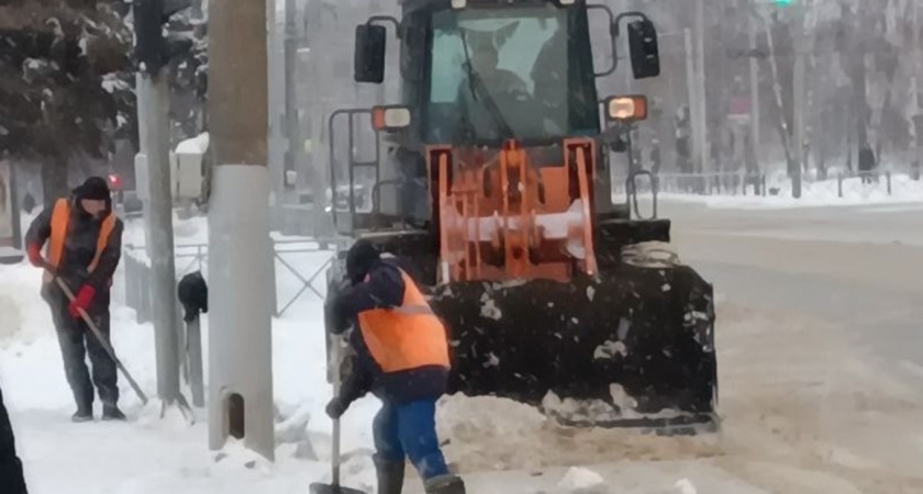Спецтехника вышла на улицы Владимира в первый день года