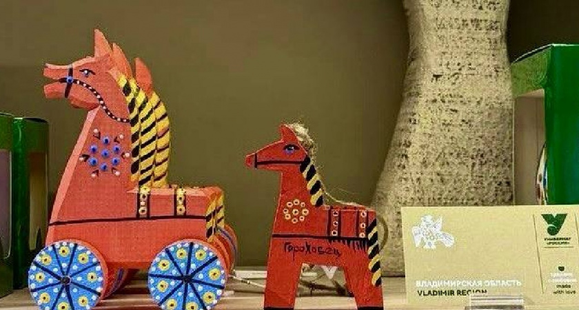 Красный коник из Гороховца стал символом года Огненной лошади