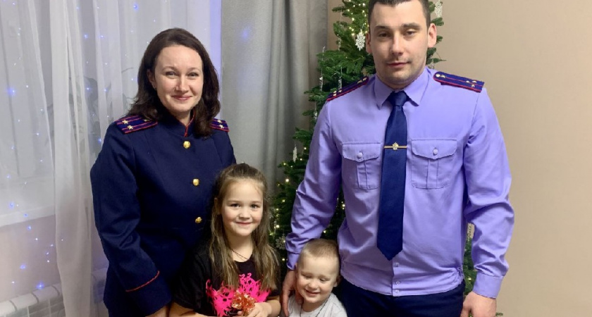 Следователи поздравили муромскую семью погибшего военного с Новым годом