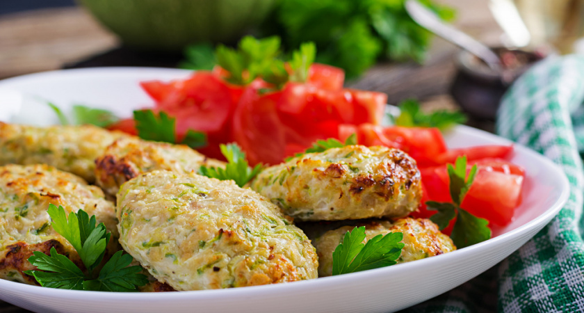 Готовлю котлеты из рыбных консервов как в 90-х: сразу и основное блюдо, и гарнир в одном - вкусно и сочно