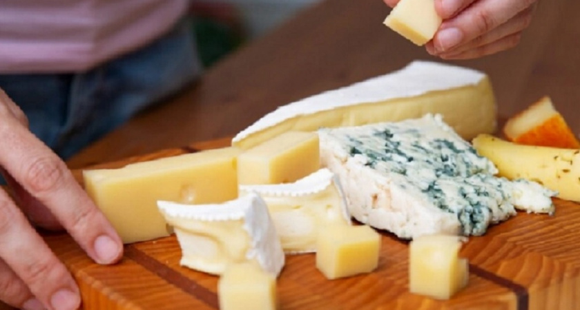 В Роскачестве назвали 7 марок сыра с кишечной палочкой: не стоит покупать даже по акции