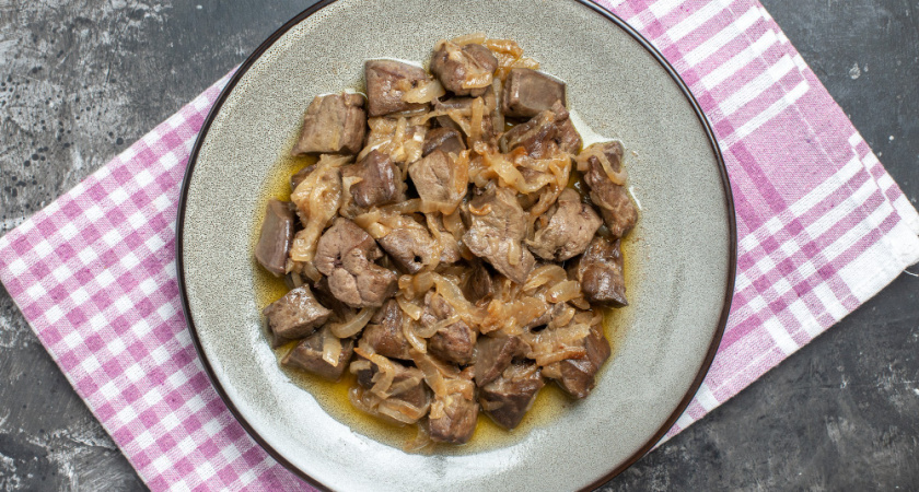 Если печень выходит резиновой — вы просто не так её тушите. нашла способ, благодяря которому она всегда мягкая и нежная