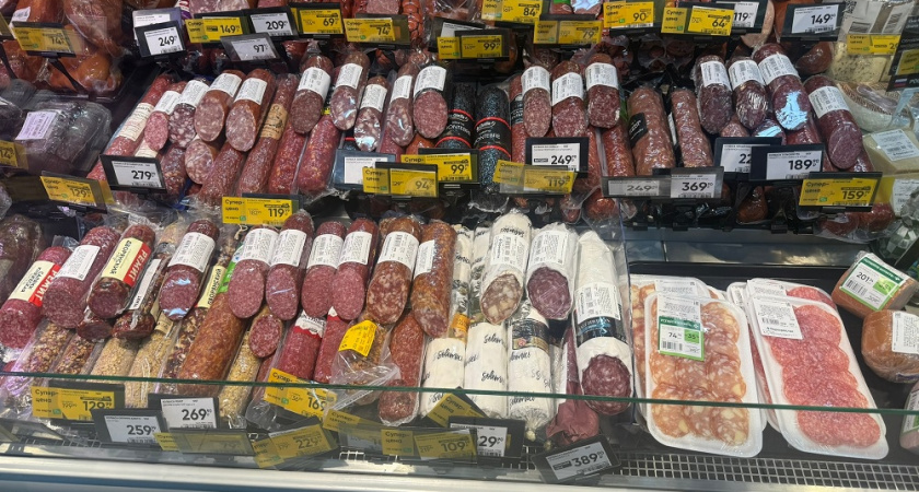 Обзор неожиданных новинок в "Пятёрочке": от колбасы с фундуком до мороженого-моти - что точно стоит вашего внимания