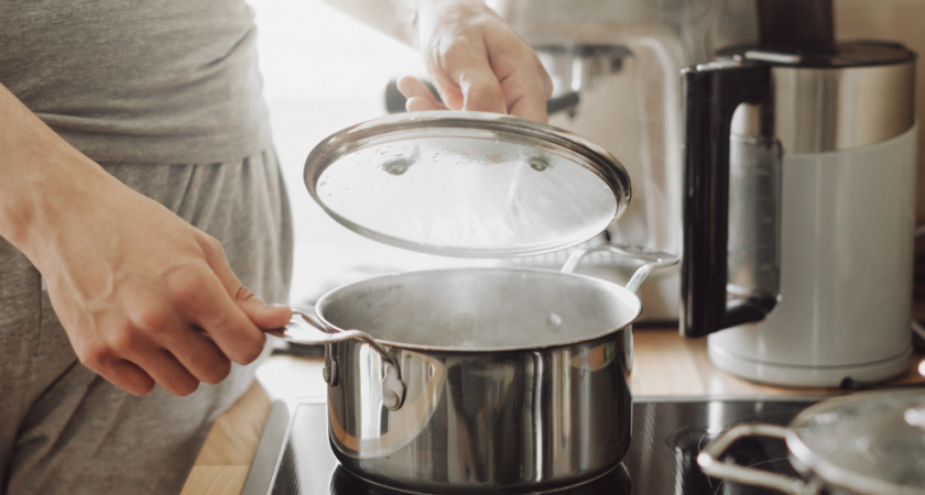 Мутные крышки снова как новые: делюсь проверенными способами удалить жир и липкий налет