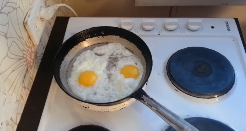 Врачи предупреждают об опасности привычного завтрака: чем может навредить обычная яичница?