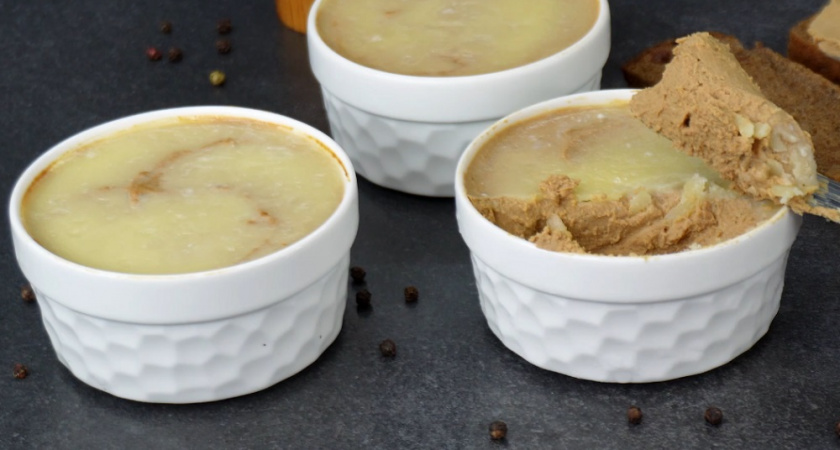 Перестала покупать колбасу на завтрак: готовлю домашний паштет по рецепту из бабушкиной книги — выходит нежнее магазинного