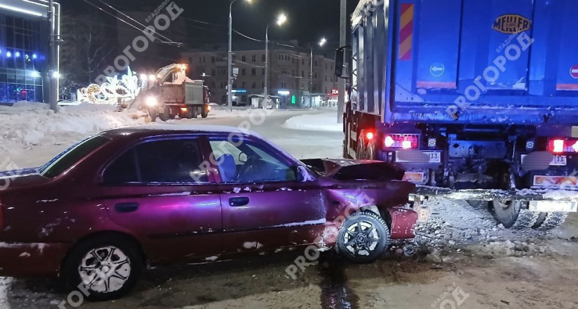 Во Владимире пьяный водитель врезался в снегоуборочную машину