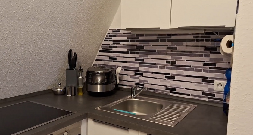 Фартук из плитки — это прошлый век: 3 современных способа защитить стену от брызг, жира и копоти