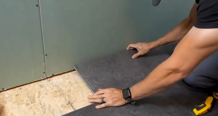 Зачем тратиться на кафель в ванную, если можно сделать иначе? Альтернатива, которая красивее, дешевле и удобнее в уходе