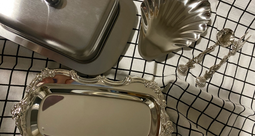 Как быстро очистить потускневшие столовые приборы - понадобятся картошка и лимон 