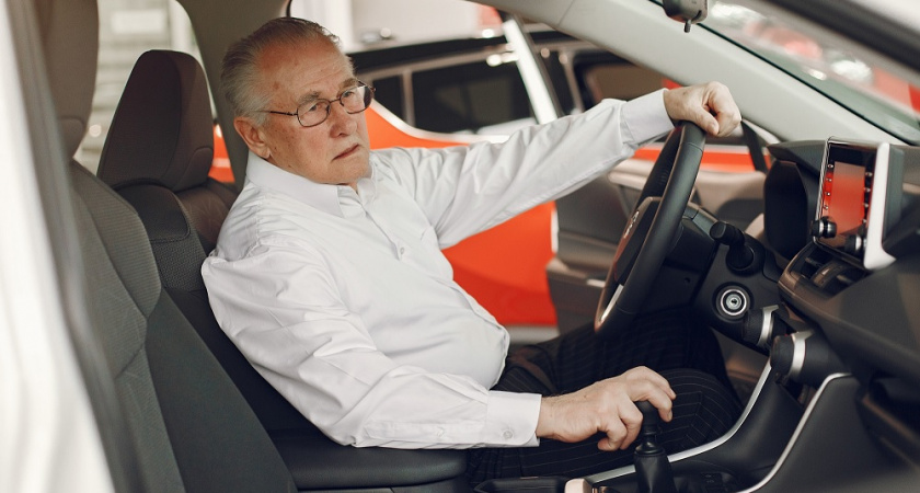 До какого возраста можно водить машину в России на самом деле: что говорят закон и врачи