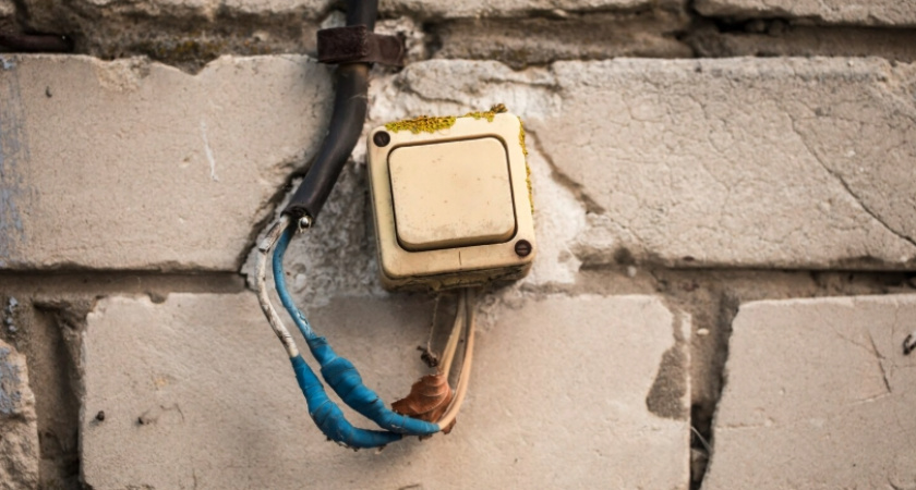 Энергетики направили в правоохранительные органы 29 заявлений о самовольной врезке в электросети