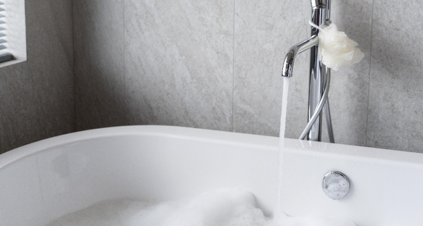 Как отмыть ванну от старого налета и рыжих подтеков: секрет, которым пользуются опытные клинеры