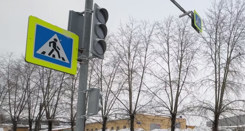 На улице Рокадной во Владимире устанавливают новый светофор