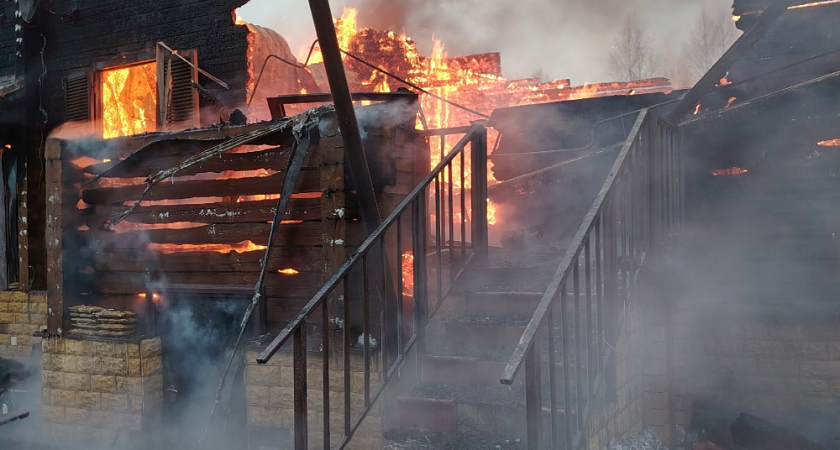 В Александровском районе при пожаре в частном доме пострадал человек