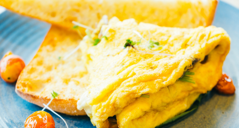 Почему омлет опадает: ошибка, которую делает почти каждая хозяйка