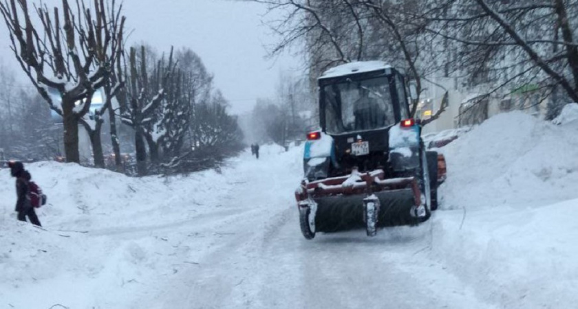 На улицы Владимира вывели 104 единицы техники для борьбы с аномальным снегопадом 
