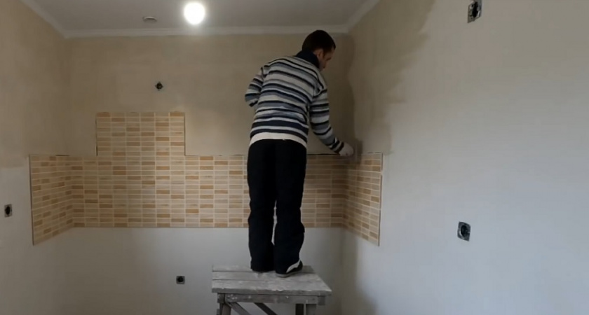 Винил больше не в тренде: опытный мастер назвал материал, который в разы прочнее и выглядит в интерьере дороже