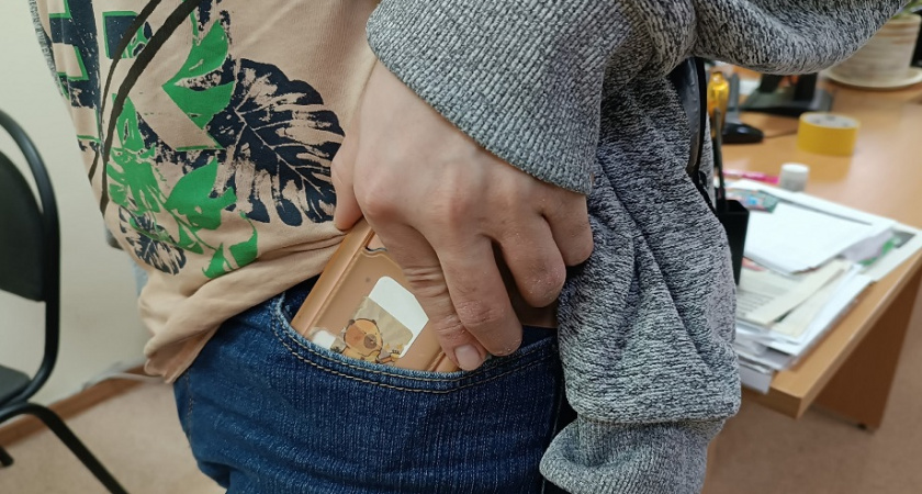 Забытый в раздевалке мобильник коллеги довел муромлянина до уголовного дела 