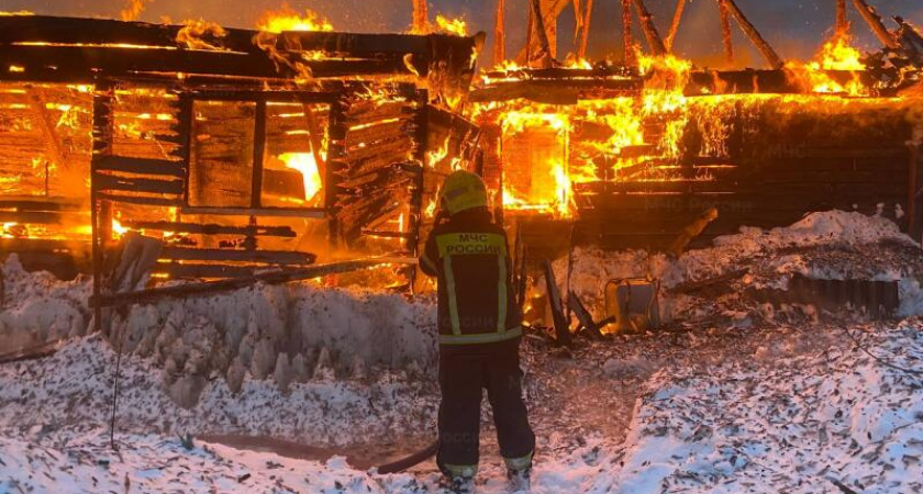 В Александровском районе дотла сгорел дом площадью 144 «квадрата»