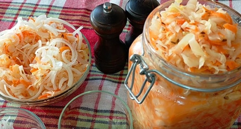 Хруст с последствиями: кому квашеная капуста может серьезно подорвать здоровье? Врач предупреждает