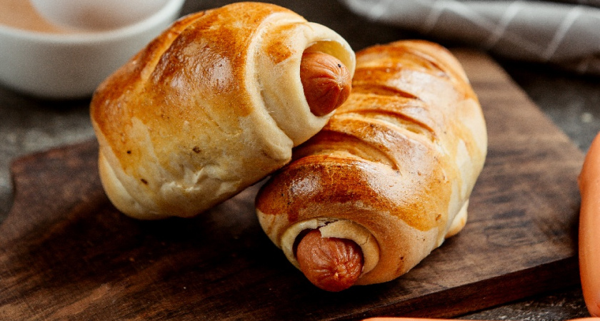 Сосиски в тесте теперь готовлю в аэрогриле: получается хрустяще, а не жирно — новая техника