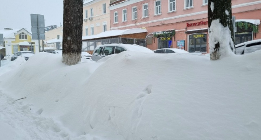 Высота сугробов во Владимире превысила полметра