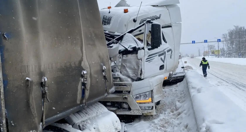  Из-за ДТП с участием фур парализовано движение на Москву со стороны Киржача 